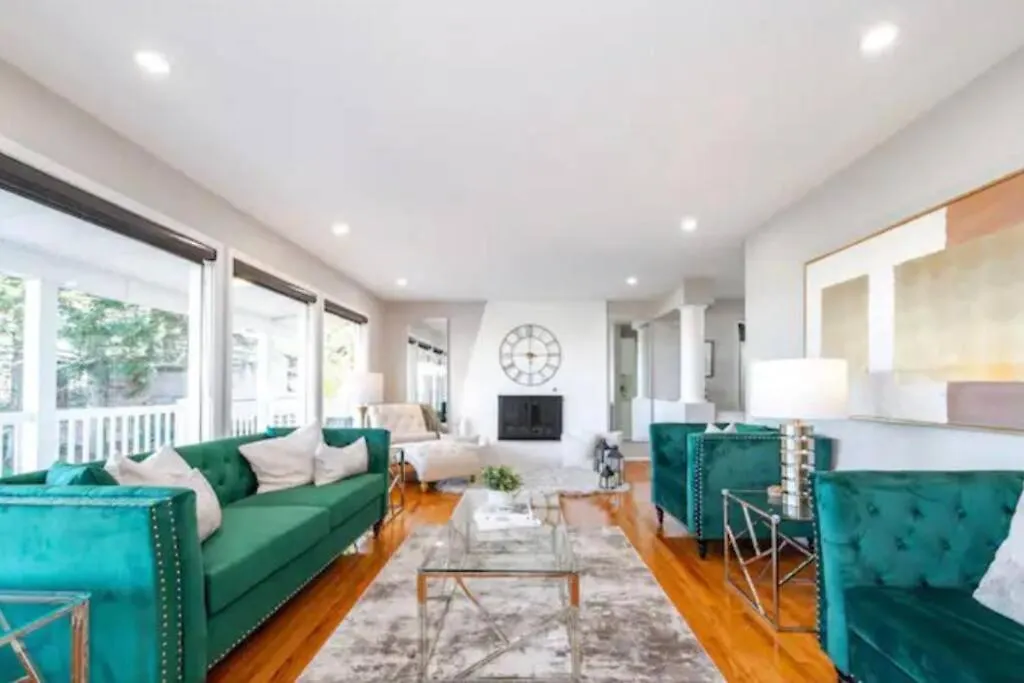 Stunning River View Home, King Bed, Golf, Firepit Edmonton