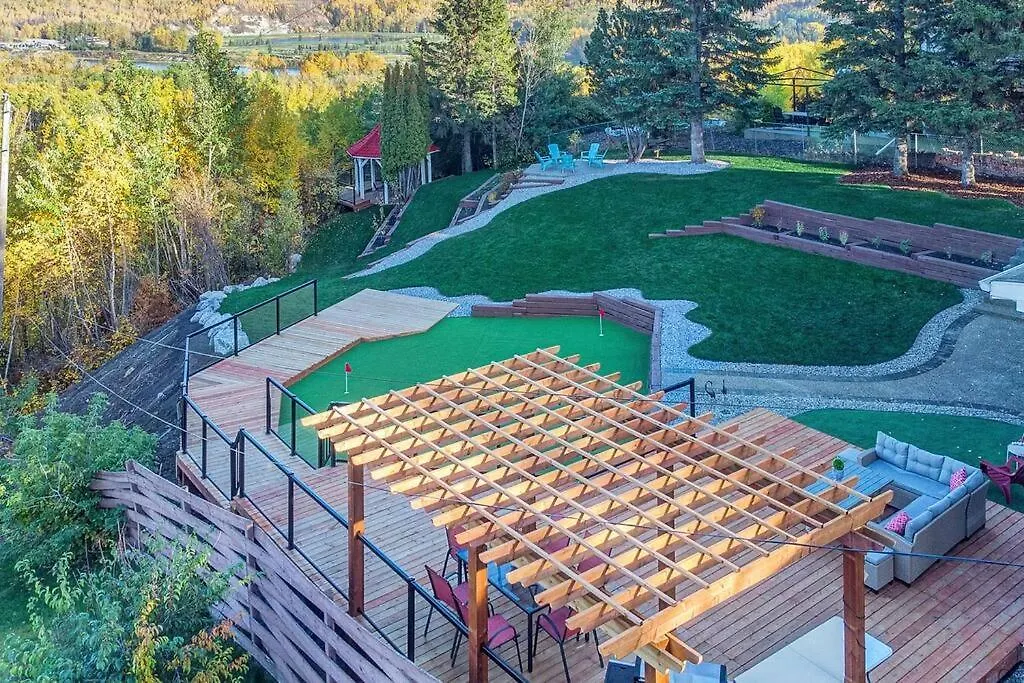 Stunning River View Home, King Bed, Golf, Firepit Edmonton Apartament