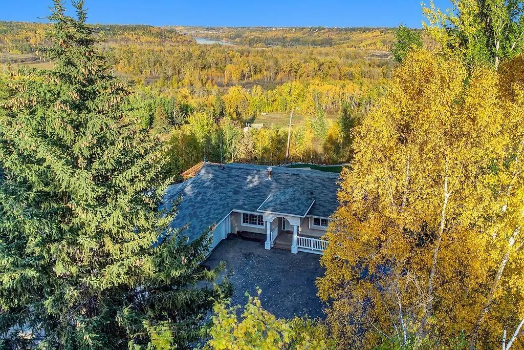 Apartament Stunning River View Home, King Bed, Golf, Firepit Edmonton