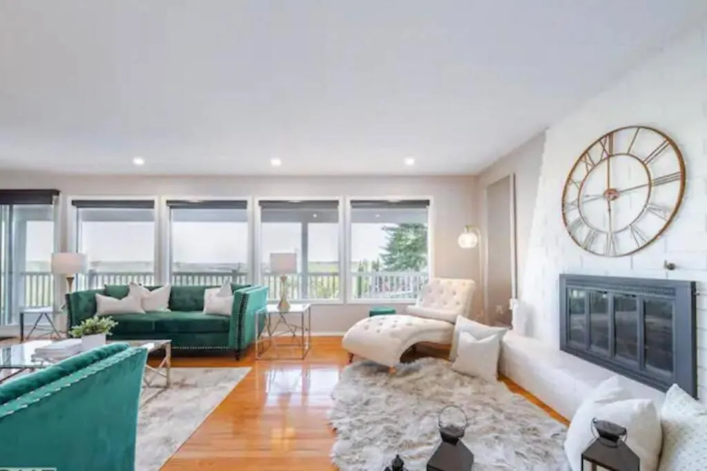 Apartament Stunning River View Home, King Bed, Golf, Firepit Edmonton Kanada