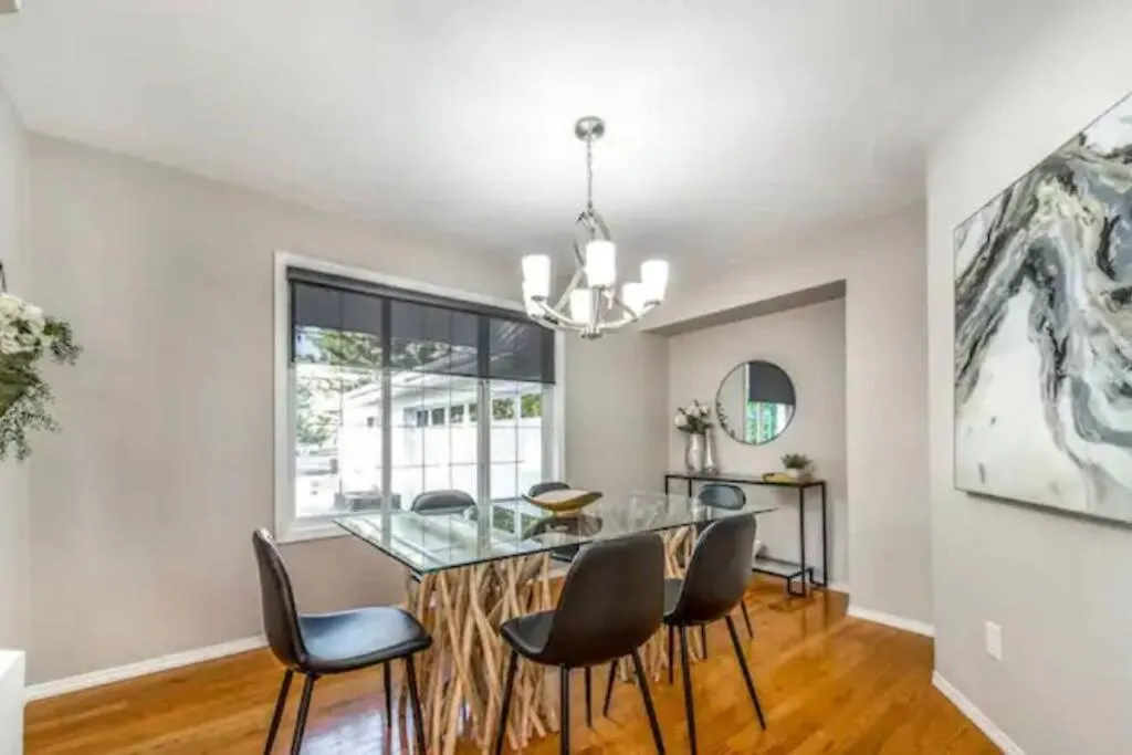 Stunning River View Home, King Bed, Golf, Firepit Edmonton Apartament