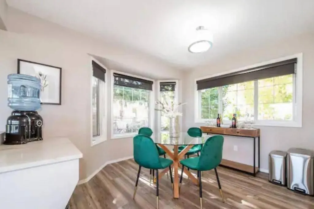 Apartament Stunning River View Home, King Bed, Golf, Firepit Edmonton Kanada