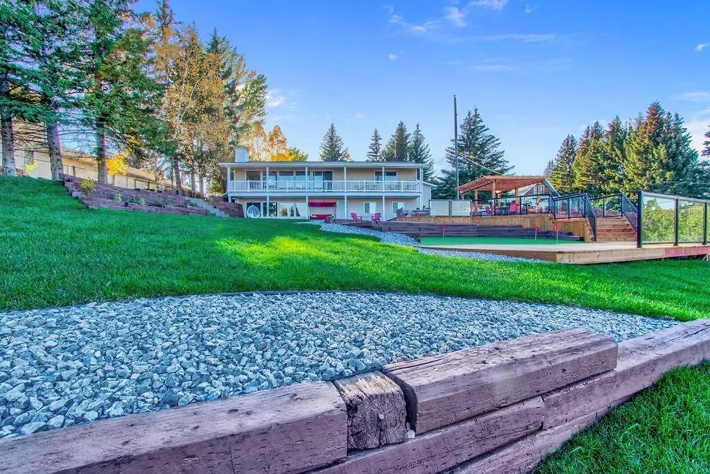 Stunning River View Home, King Bed, Golf, Firepit Edmonton 0*,  Kanada