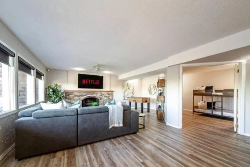 Stunning River View Home, King Bed, Golf, Firepit Edmonton Apartament