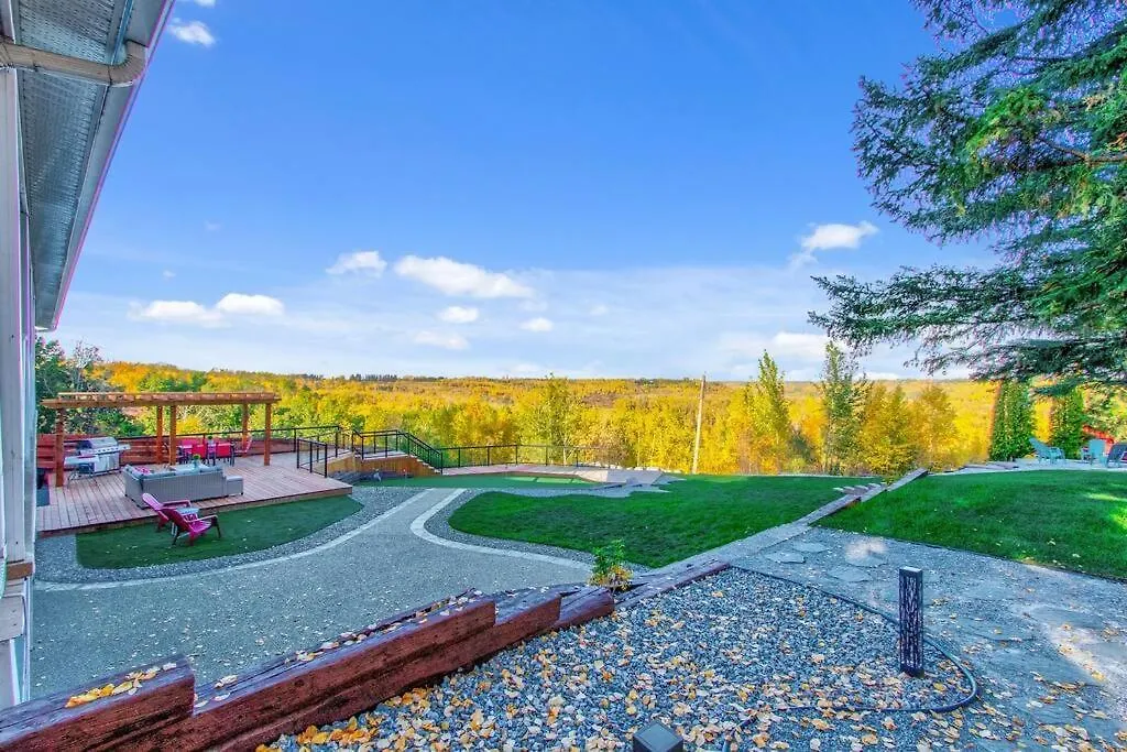 Apartament Stunning River View Home, King Bed, Golf, Firepit Edmonton